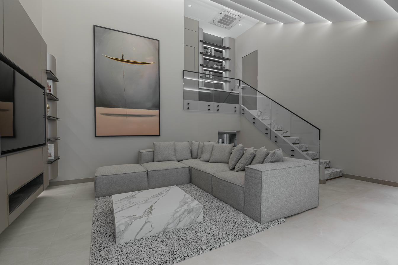 Jomtien Paradise living room with glass staircase