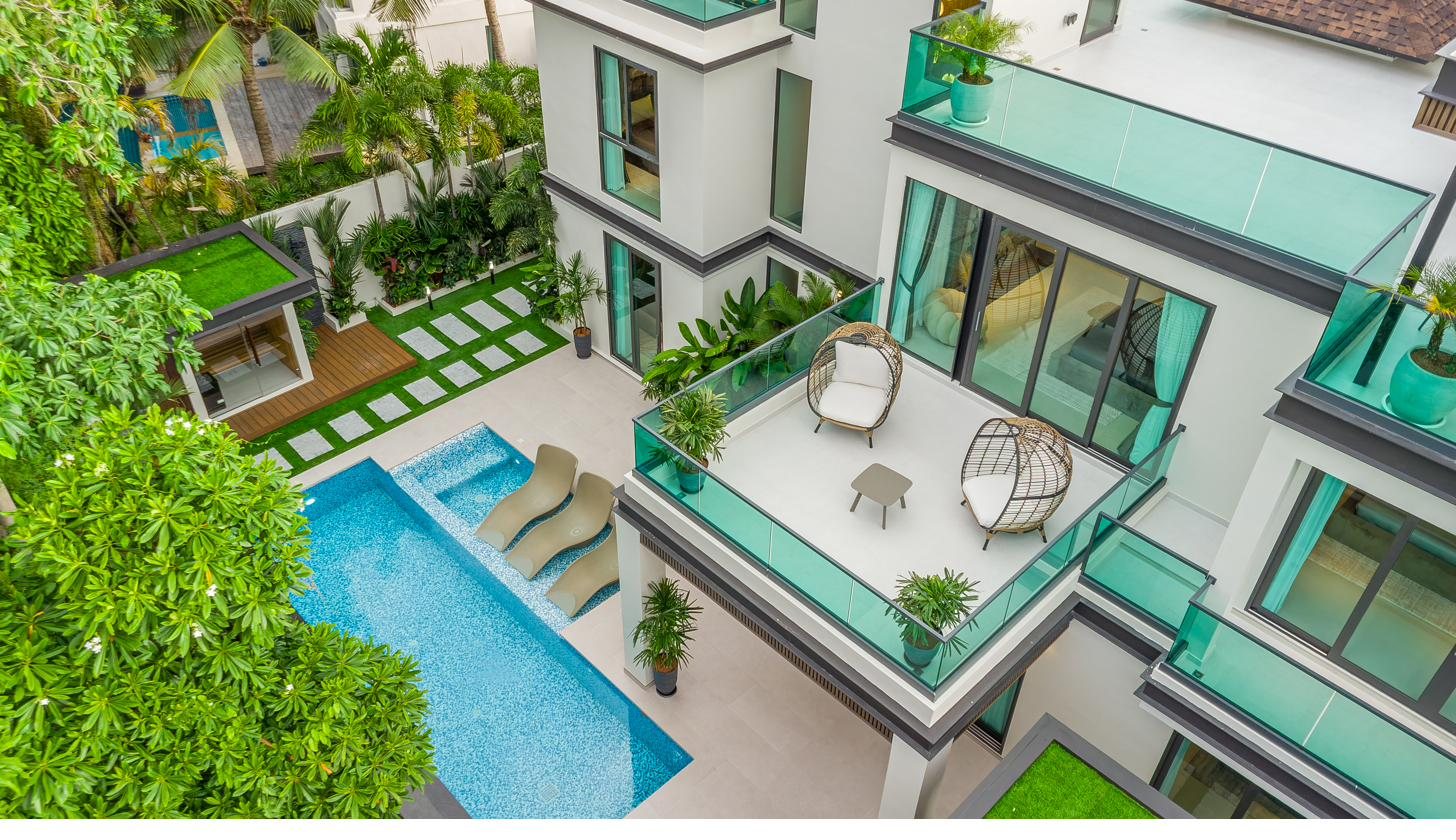 Play property video