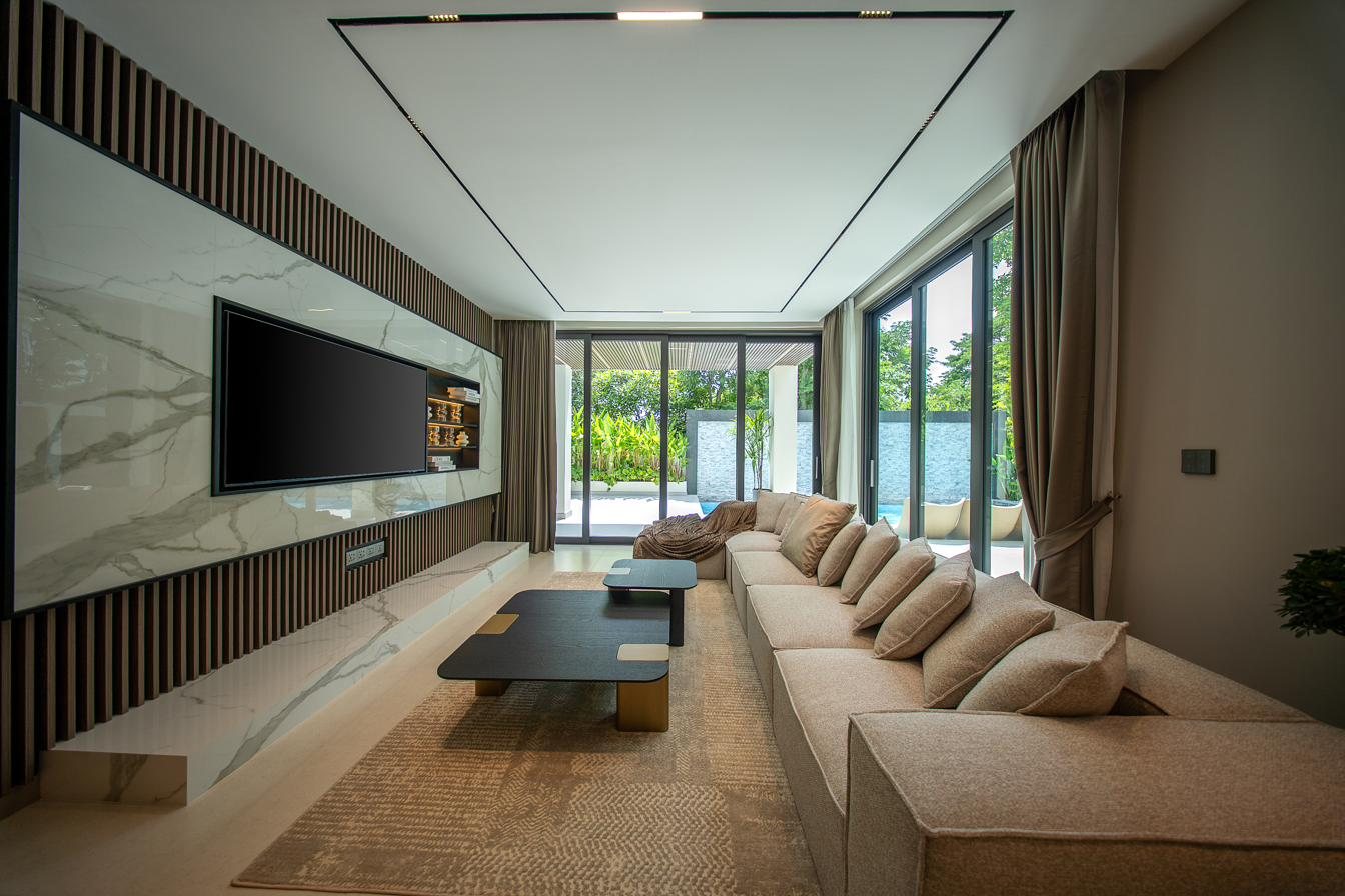 Villa Nagawari living room with sintered stone TV wall